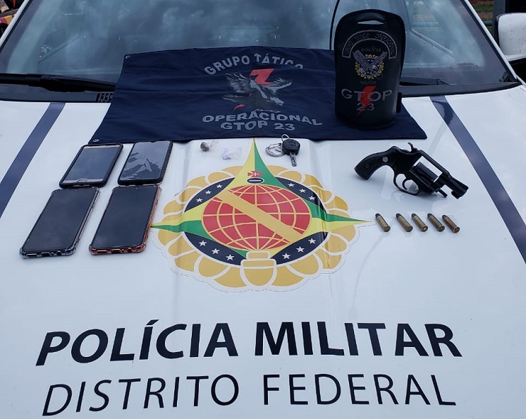PMDF prende quatro homens com carro roubado, drogas e arma em Brasília