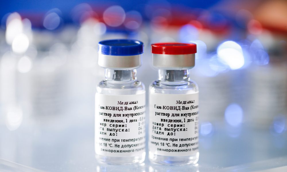 AstraZeneca iniciará testes de vacina de Oxford combinada com Sputnik V