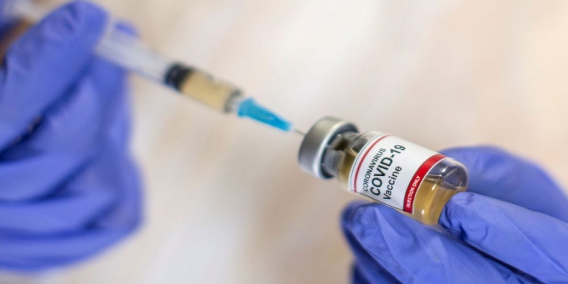 Entenda a vacina Oxford AstraZeneca e seu uso no Brasil