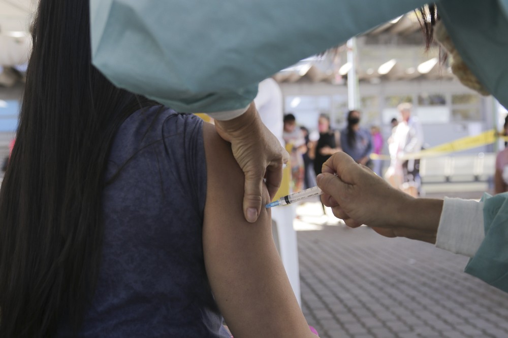 Mais 214 mil doses para vacinação contra Covid-19 chegam no DF